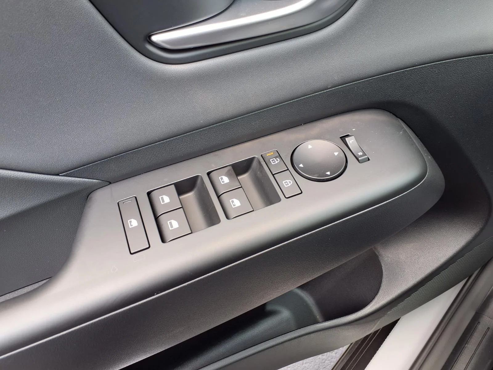 New 2026 Cyber Gray Metallic Hyundai SEL Premium image 12