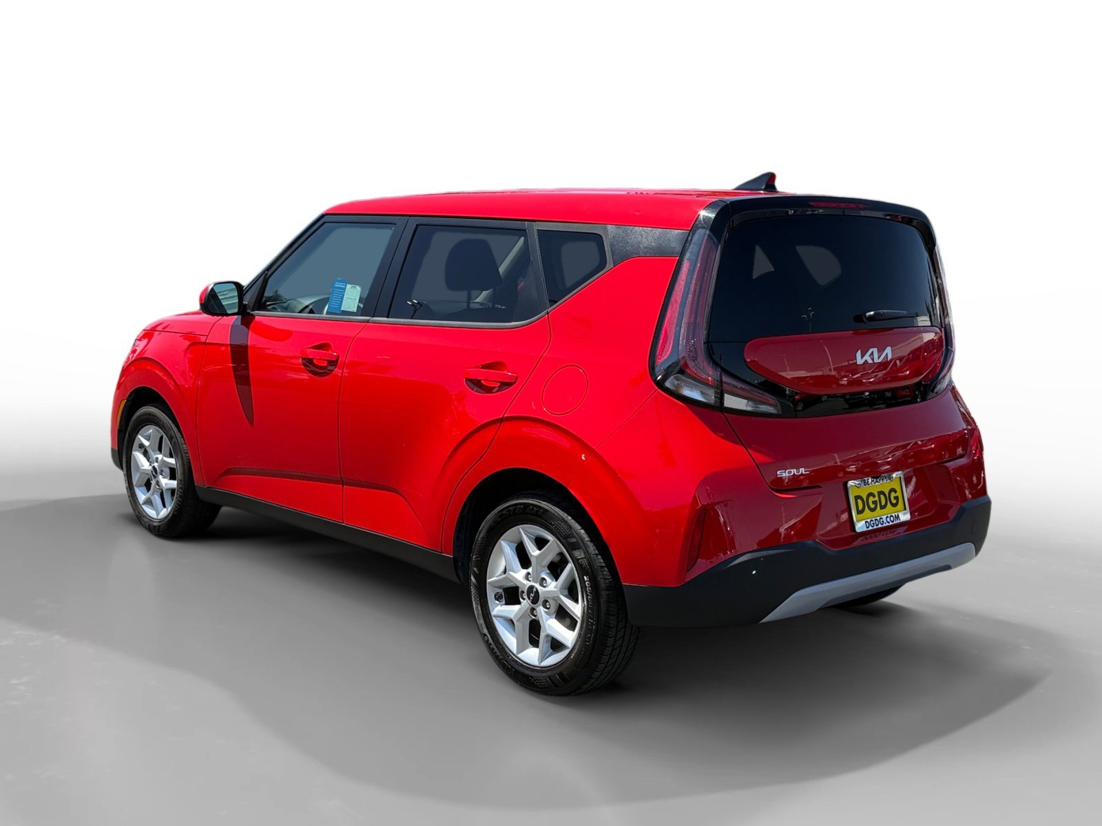 Used 2024 Inferno Red Kia LX image 3