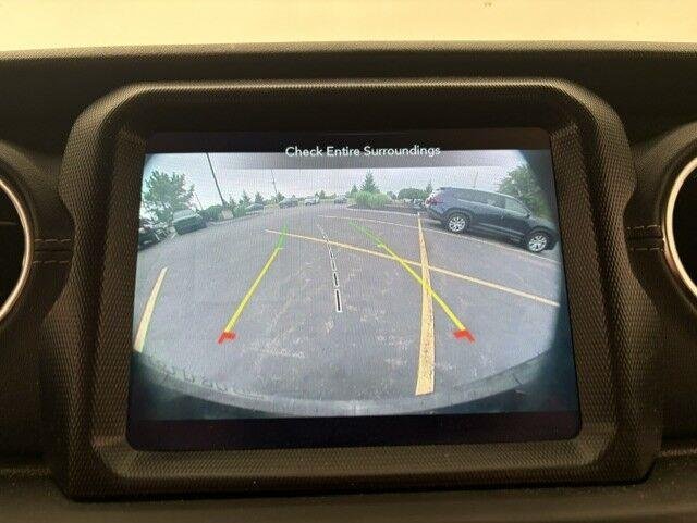Used 2021 Granite Crystal Metallic Clearcoat Jeep Unlimited Sahara image 13