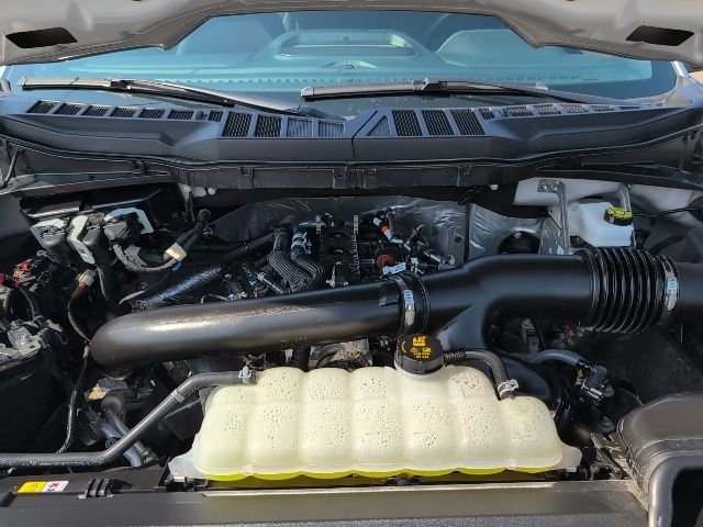 Used 2025 Silver Ford Lariat image 23