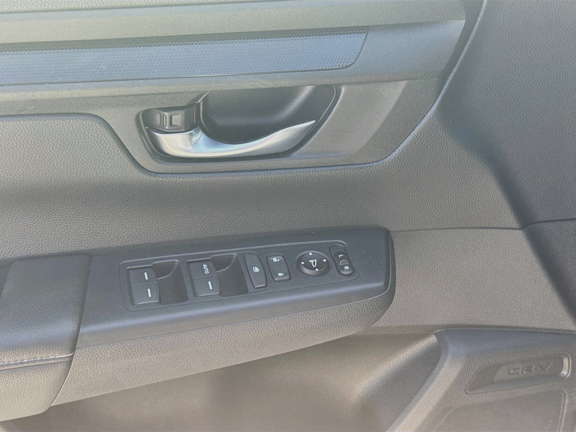 2025 Honda CR-V LX - Photo 16