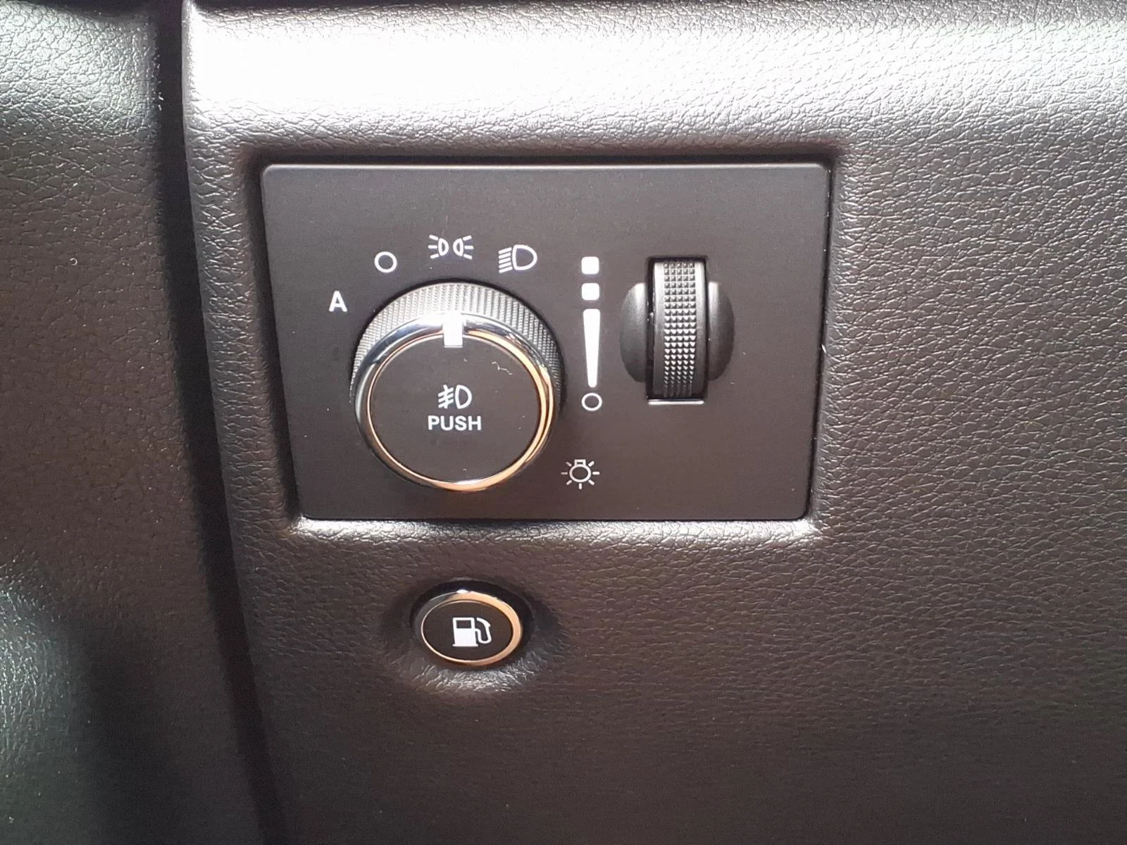 Used 2021 Granite Crystal Metallic Clearcoat Jeep Laredo E image 26