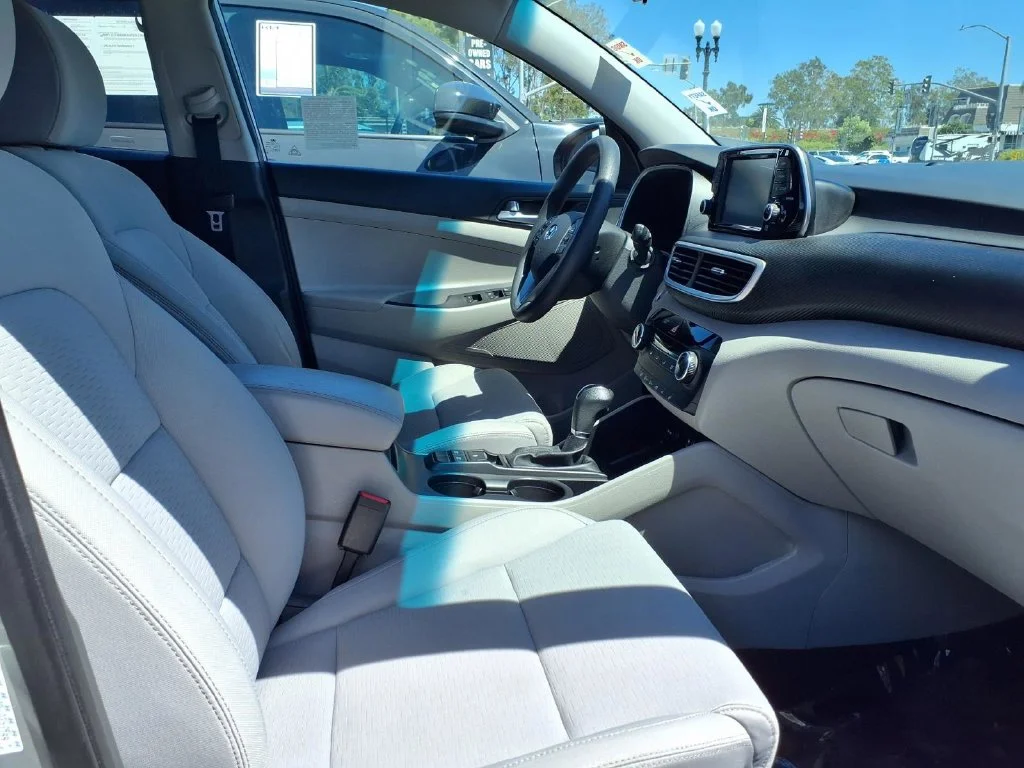 Used 2020 Silver Hyundai Value image 9