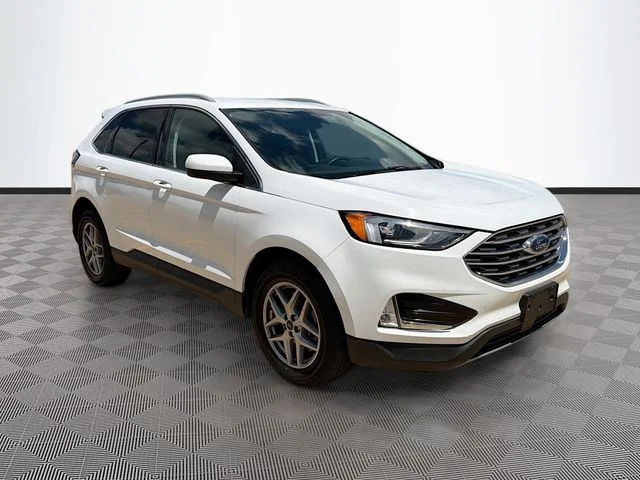 Used 2022 Oxford White Ford SEL image 1