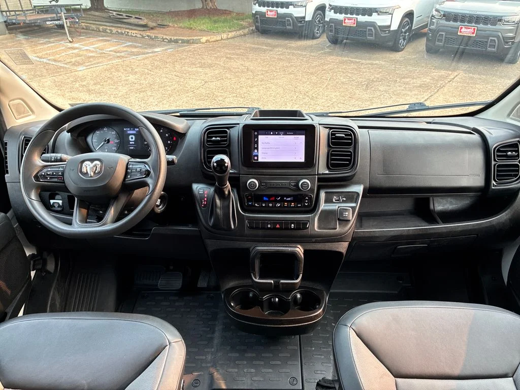 Used 2025 White Ram Base image 13