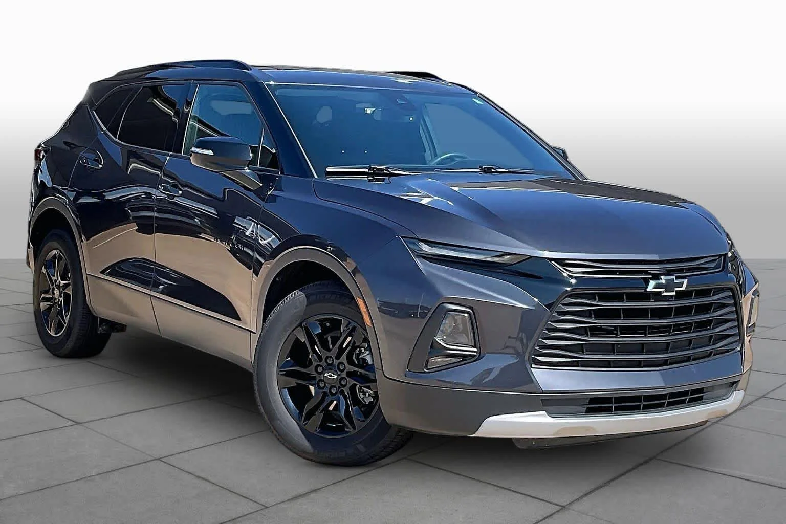 Used 2021 Iron Gray Metallic Chevrolet LT image 3