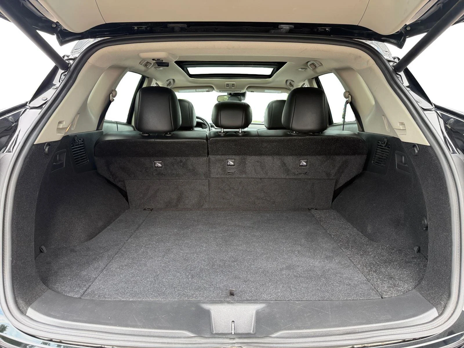 Used 2023 Super Black Nissan SL image 23