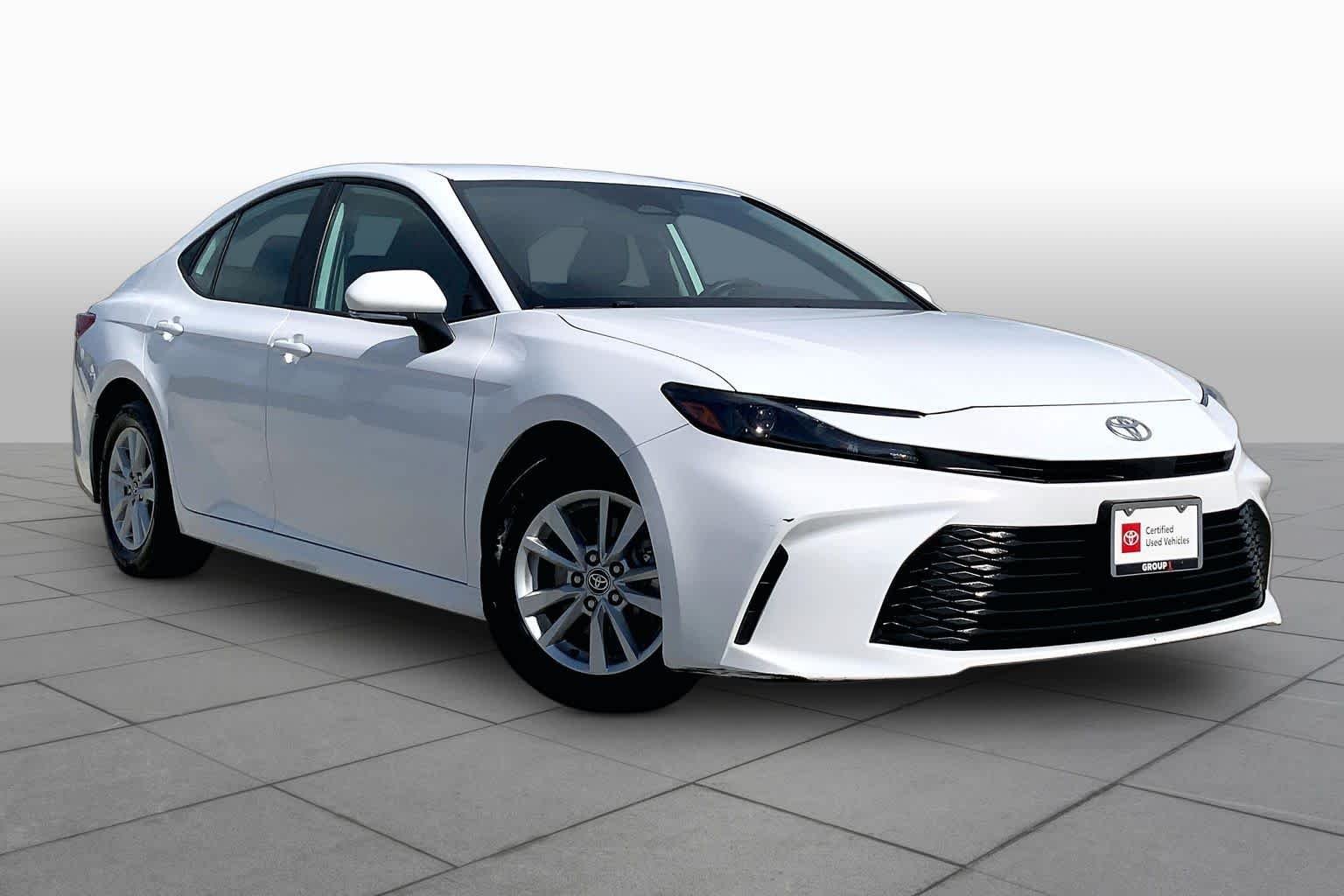 Used 2025 Ice Cap Toyota LE image 3