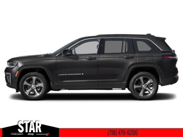 New 2026 Diamond Black Crystal Pearl-Coat Exterior Paint Jeep Laredo Altitude image 3