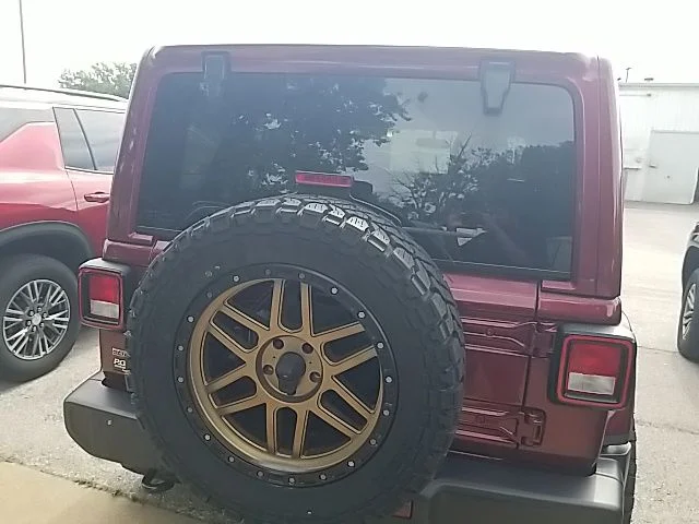 Used 2021 Red Jeep Unlimited Sahara image 19