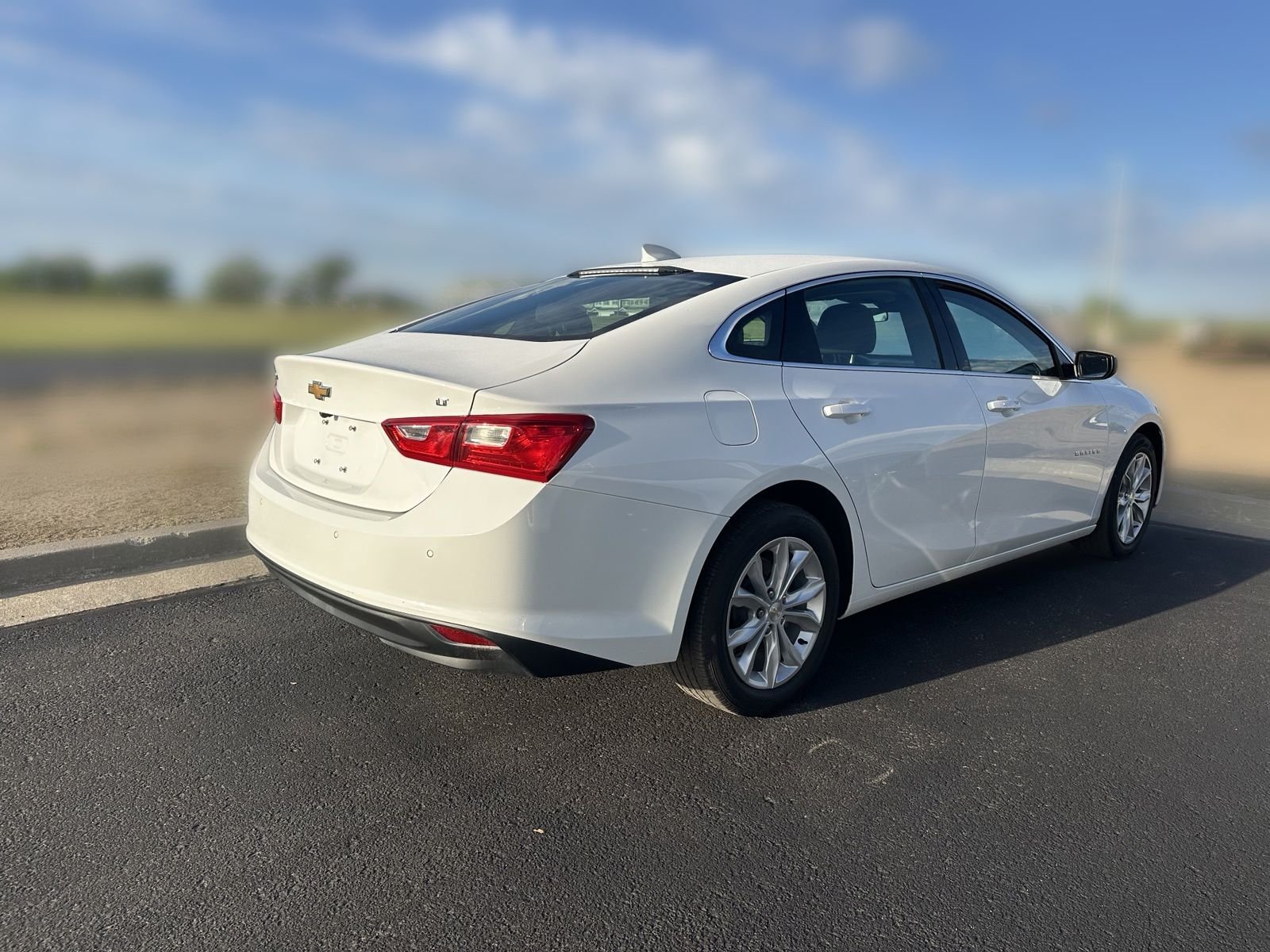 Used 2025 White Chevrolet LT image 3