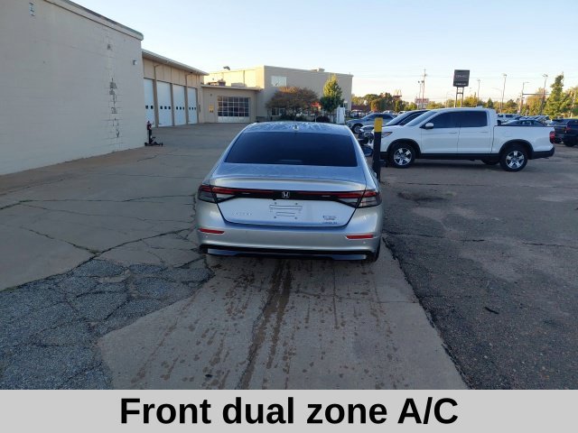 Used 2025 Solar Silver Metallic Honda Touring image 6