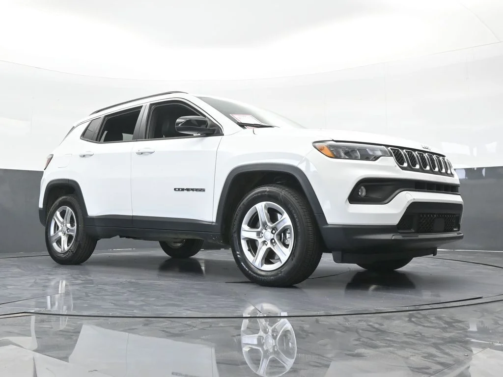 Used 2023 Bright White Clearcoat Jeep Latitude image 58