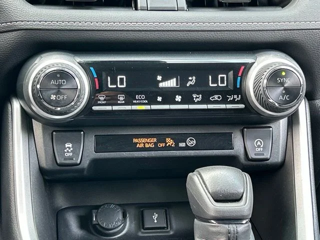 Used 2020  Toyota XLE image 56