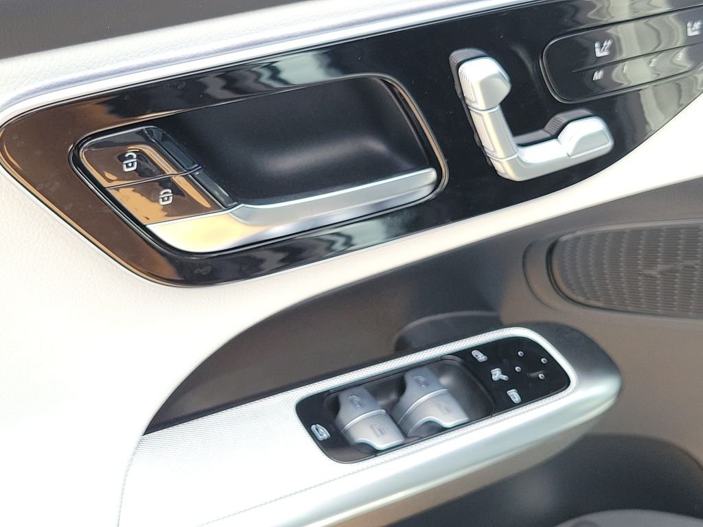 New 2027 Verde Silver Metallic Mercedes-Benz GLC 300 image 17