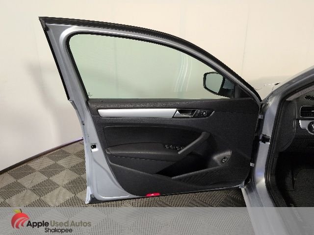 Used 2013 Silver Volkswagen 2.5 SE image 10