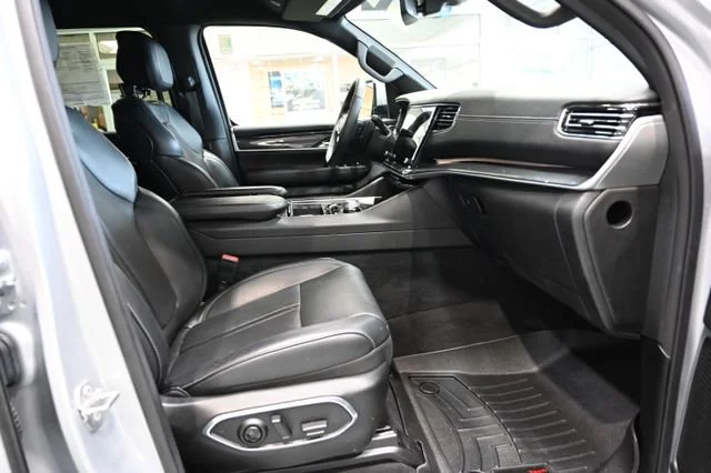 Used 2022  Jeep Series I image 12