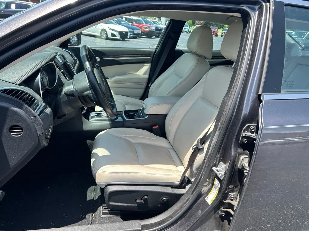Used 2021 Granite Crystal Clearcoat Metallic Chrysler Touring image 9