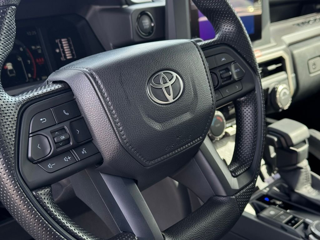 2025 Toyota Tacoma SR5 - Photo 15