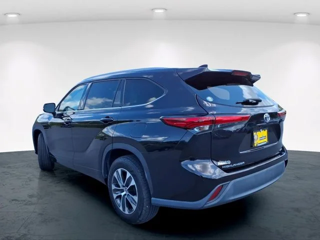 Used 2022 Brown Toyota XLE image 10