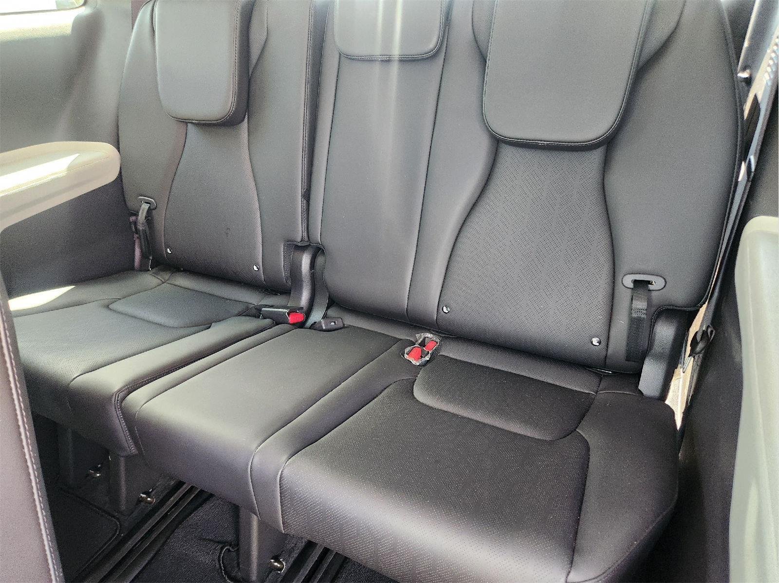 Used 2022 Aurora Black Pearl Kia LXS image 30