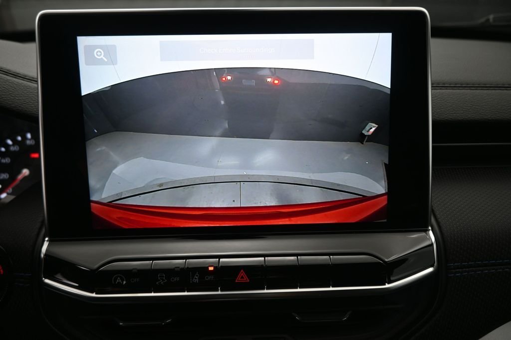 New 2026 Red Hot Pearlcoat Jeep Latitude image 3