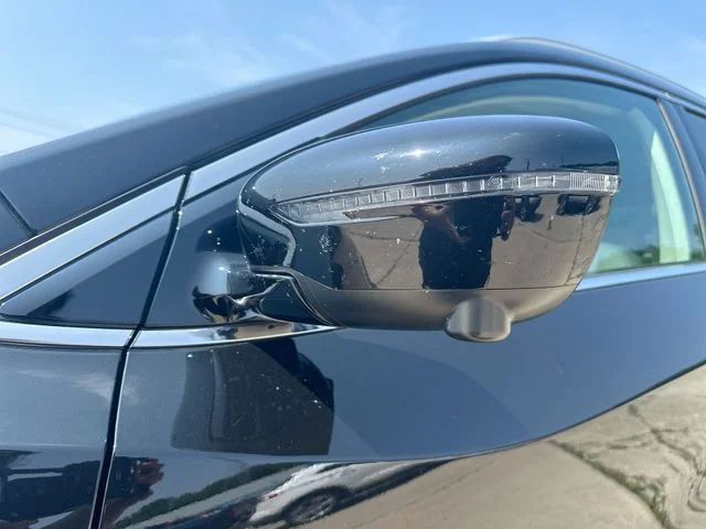 Used 2018 Black Nissan SL image 51