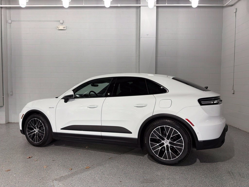 Certified Used 2025 White Porsche  image 3
