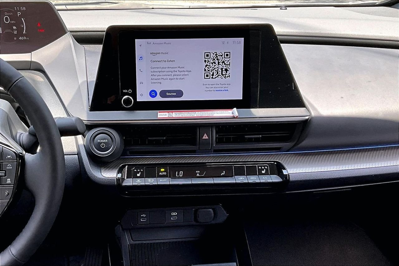 Used 2025  Toyota XLE image 9