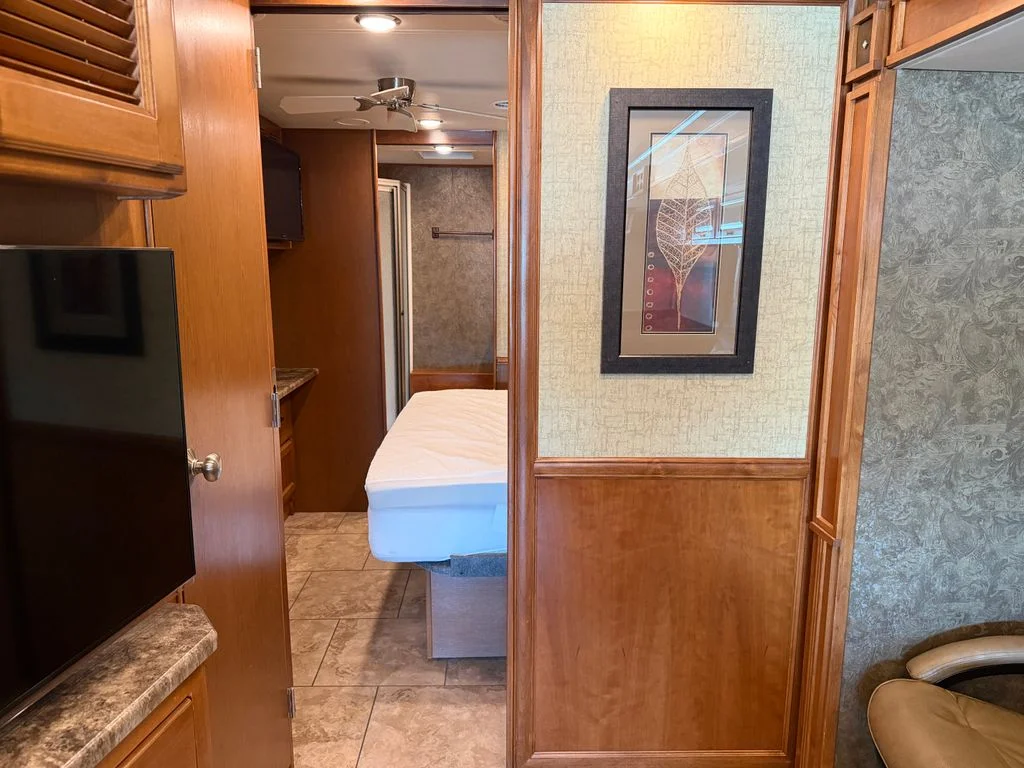 Used 2014  Tiffin  image 68