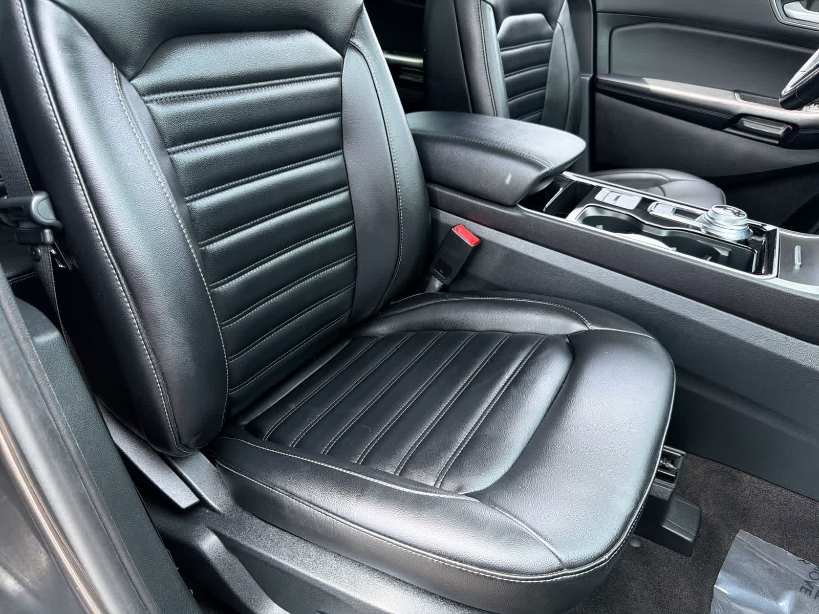 Used 2020 Magnetic Metallic Ford SEL image 23