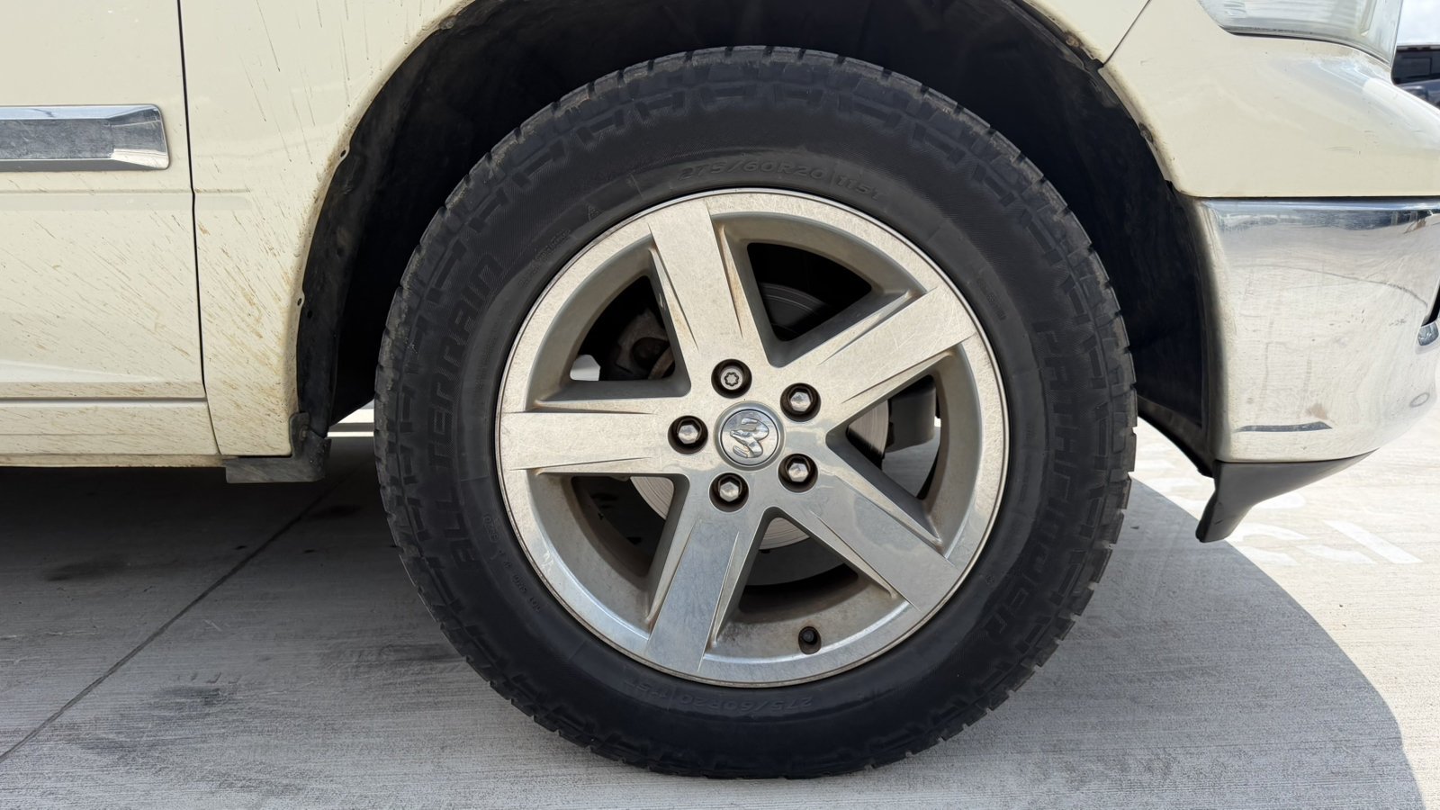 Used 2010 Cool Vanilla Dodge SLT image 10