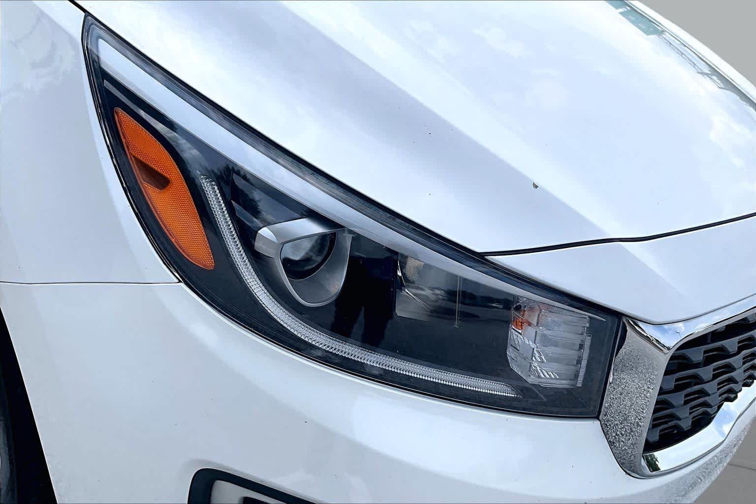 Used 2021 Snow White Pearl Kia LX image 27