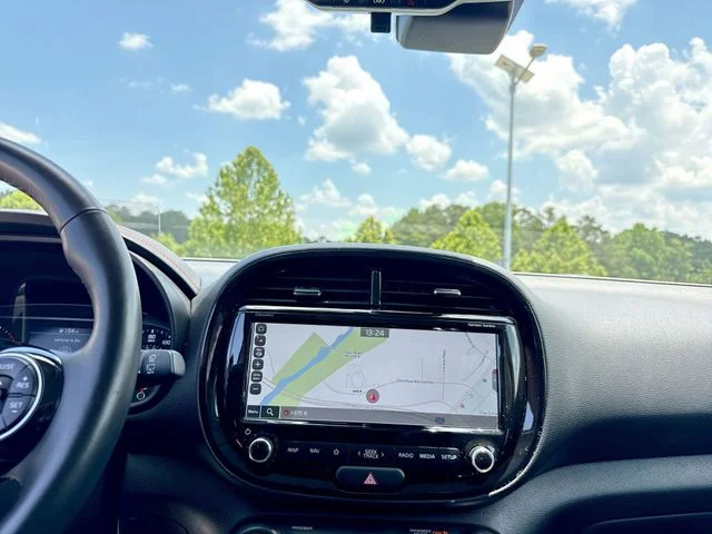 Used 2022 White Kia Turbo image 18
