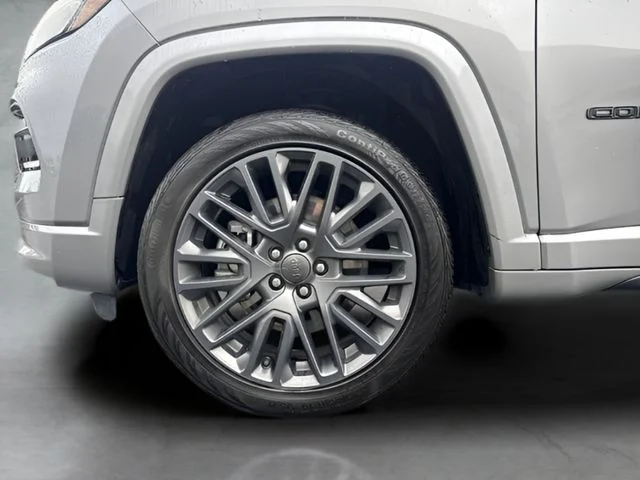 Used 2023 Silver Jeep Limited image 18