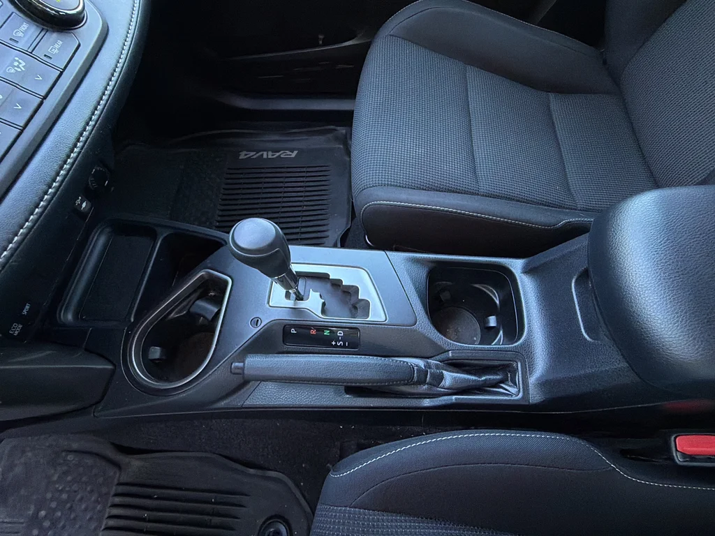 Used 2018 Gray Toyota XLE image 22