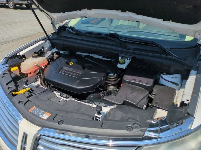 Used 2015 White Lincoln Base image 36