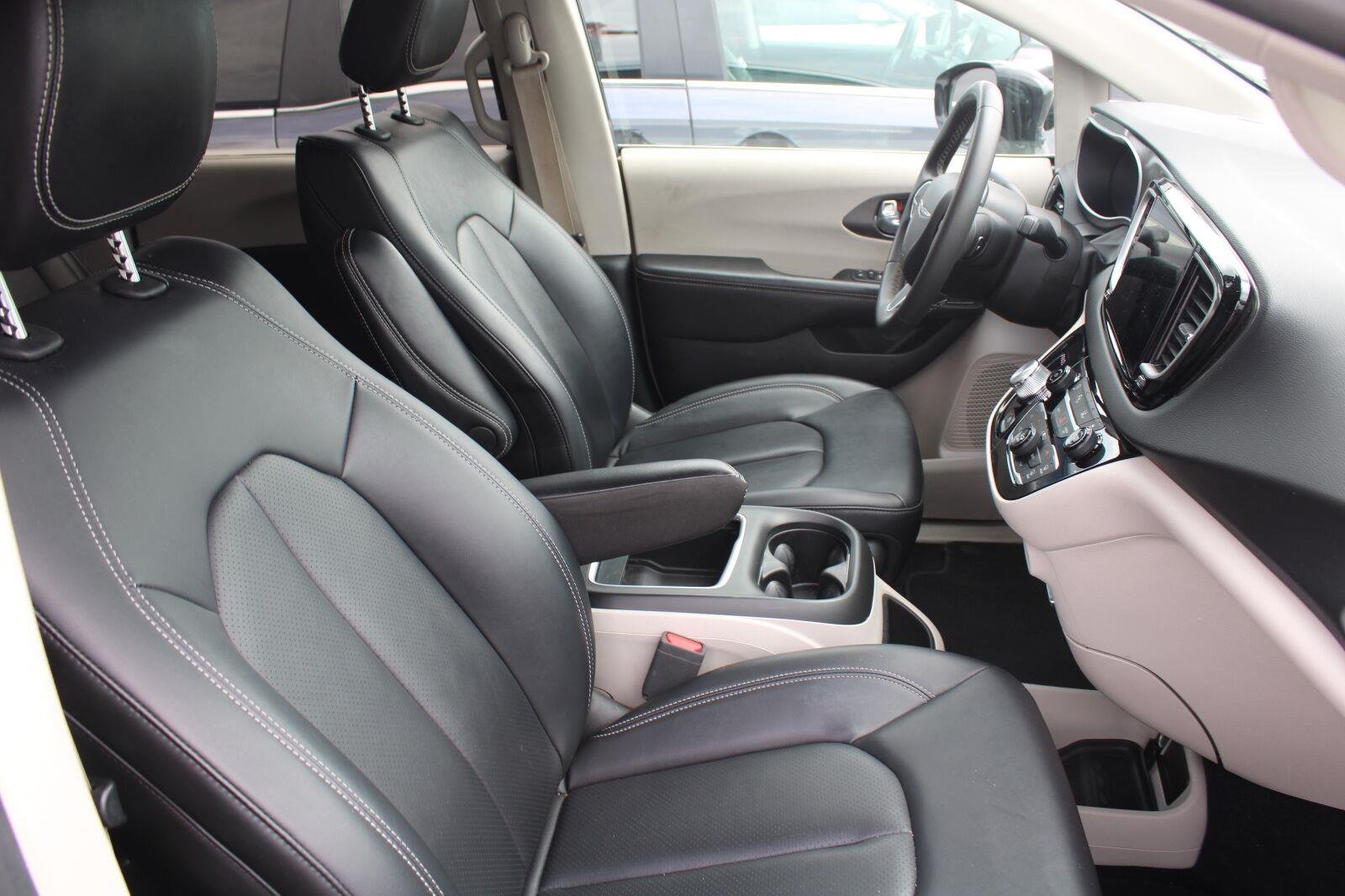Used 2024 Bright White Clearcoat Chrysler Touring L image 4