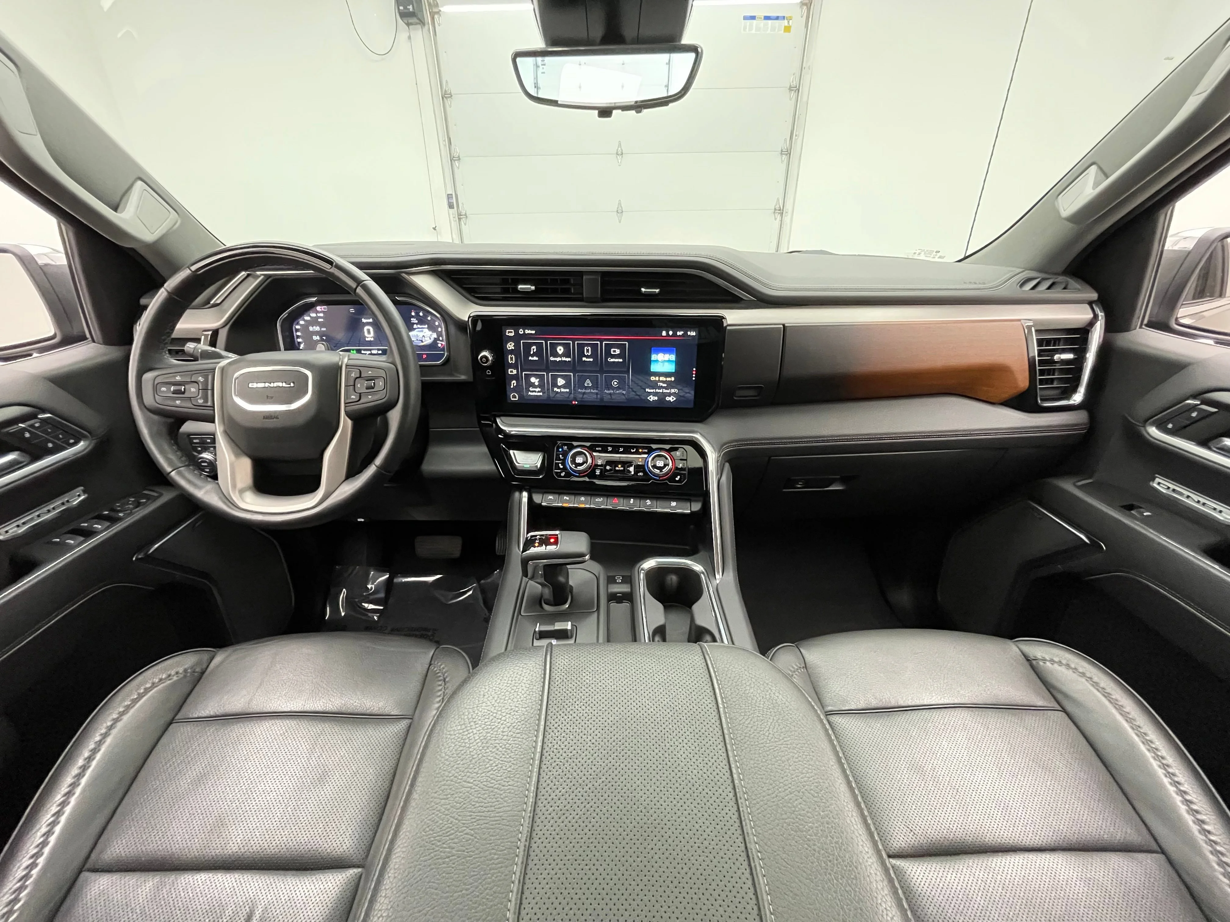 Used 2024 Onyx Black GMC Denali image 3