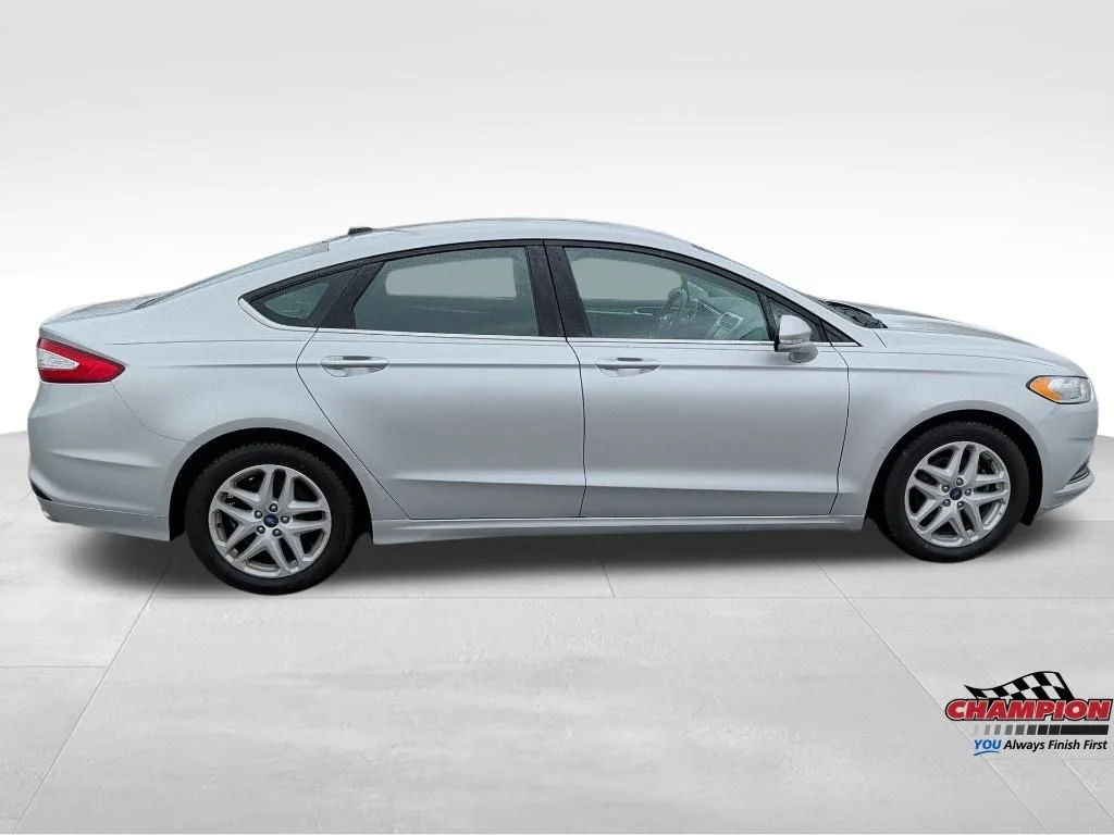 Used 2016 Silver Ford SE image 6