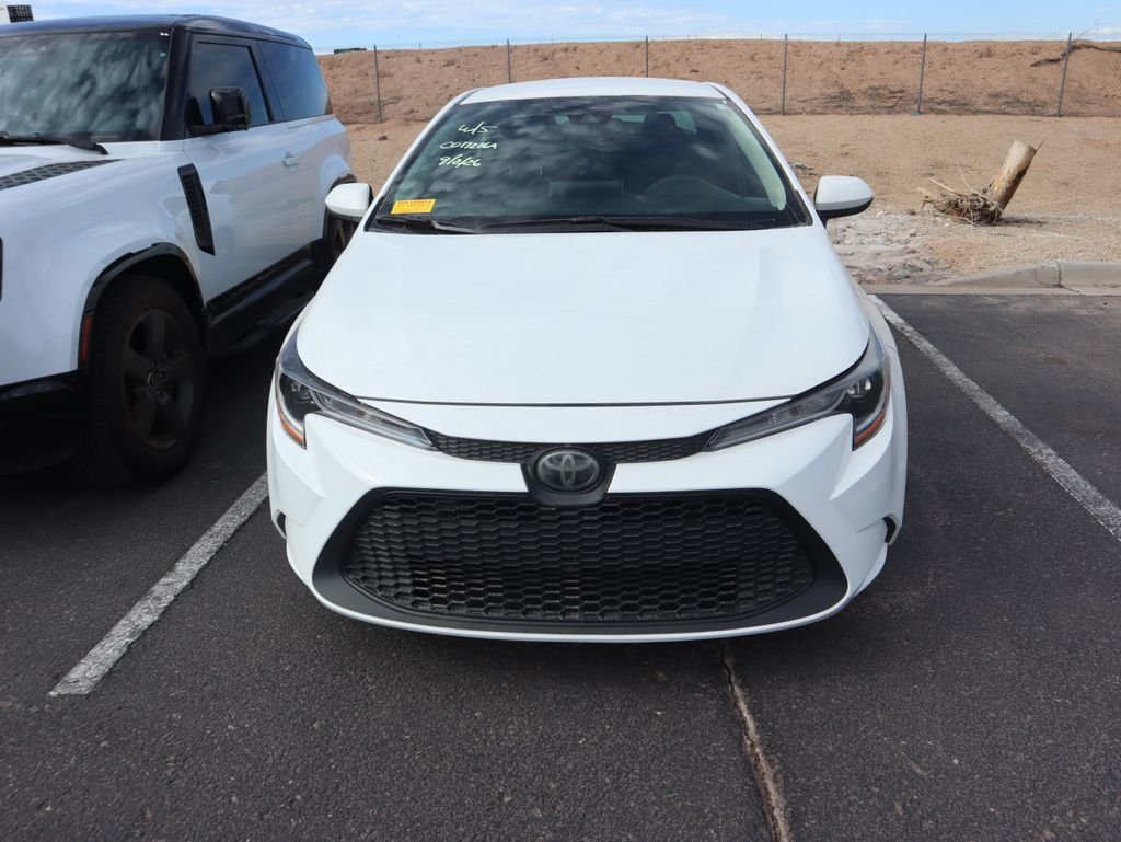 Used 2020 Super White Toyota LE image 3