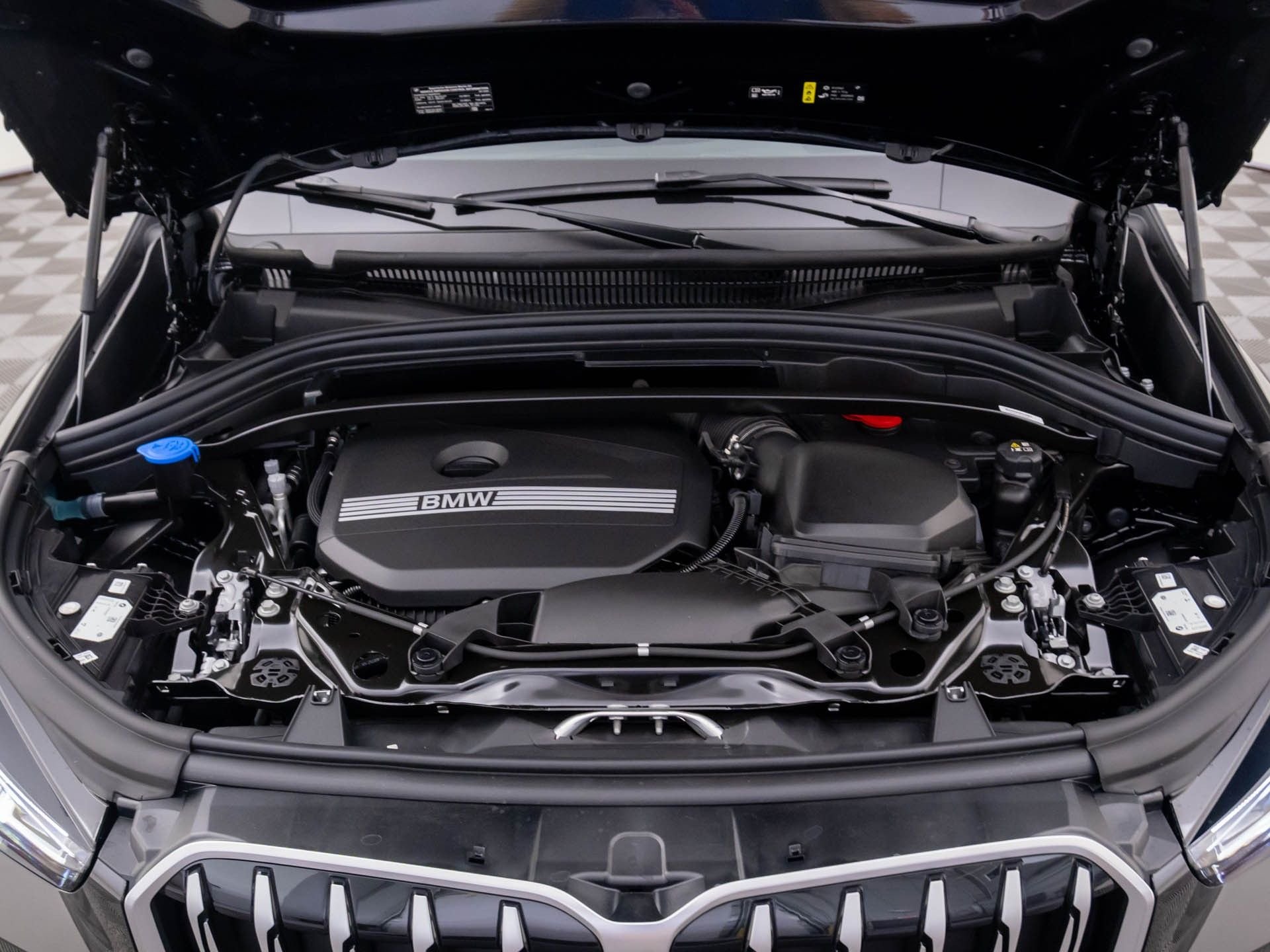 New 2026 Black Sapphire Metallic BMW xDrive28i image 28
