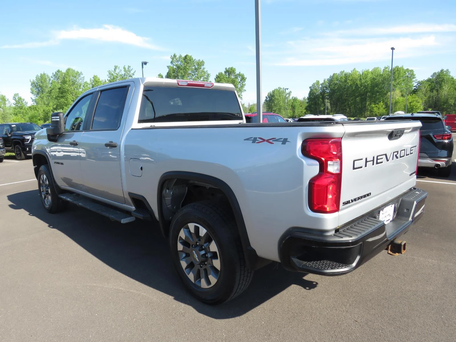 Used 2021 Silver Ice Metallic Chevrolet Custom image 15