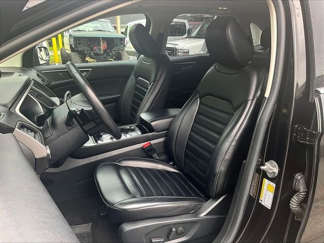 Used 2020 Black Ford SEL image 21