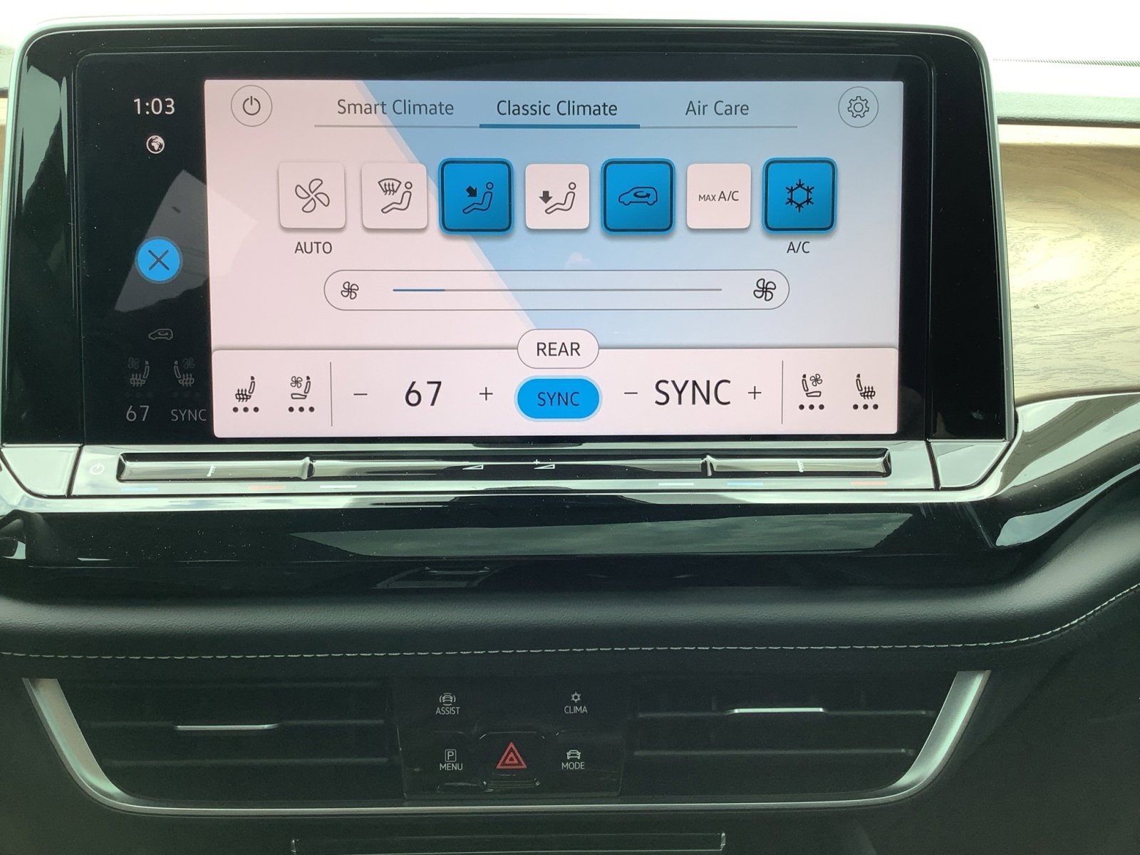 New 2025 Pure White Volkswagen 2.0T SE w/Technology image 18