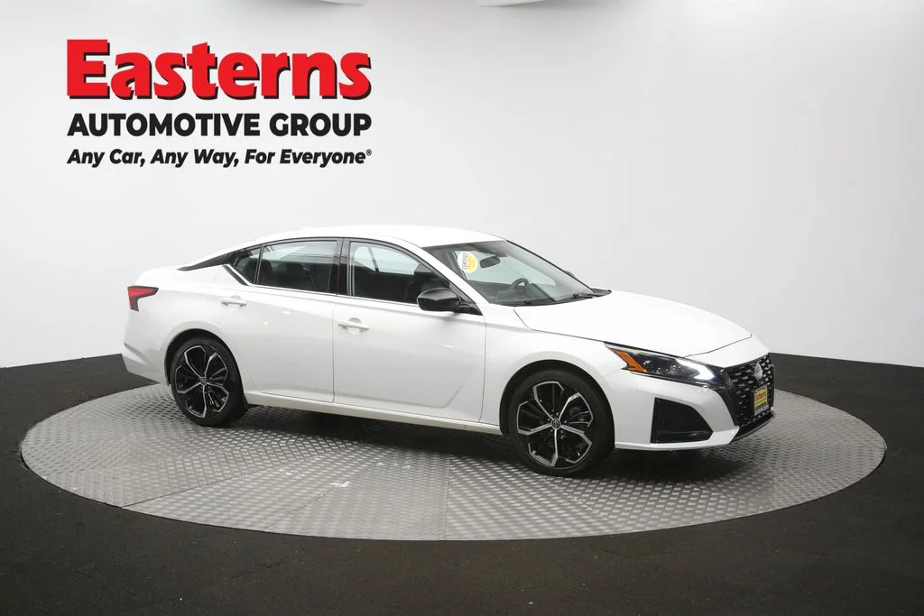 Used 2024 White Nissan 2.5 SR image 47