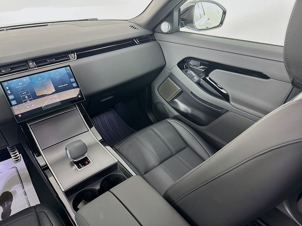 Used 2025 White Land Rover Dynamic image 24