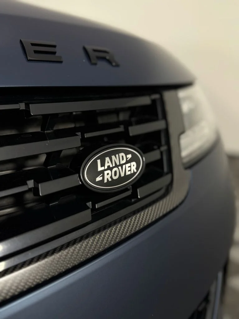 Used 2025 Velocity Blue SV Bespoke Ultra Metallic Satin Land Rover SV Edition Two image 39