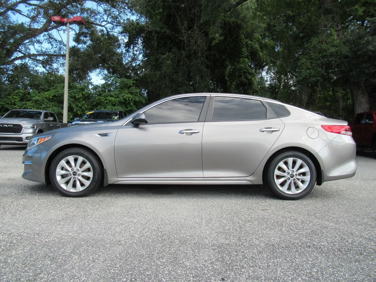 Used 2018 Silver Kia LX image 4