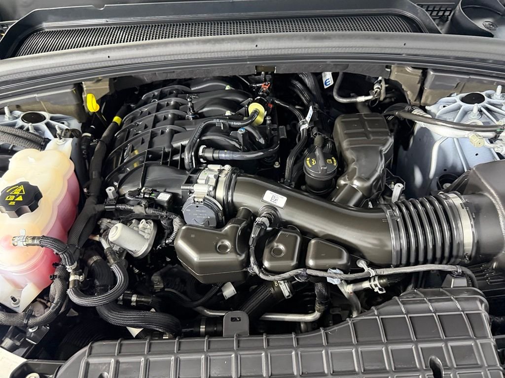 Used 2025 White Jeep Altitude image 21